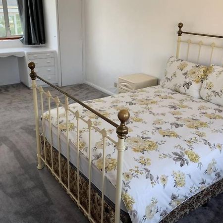 5 Bedroom House With Outdoor Space Upminster Esterno foto