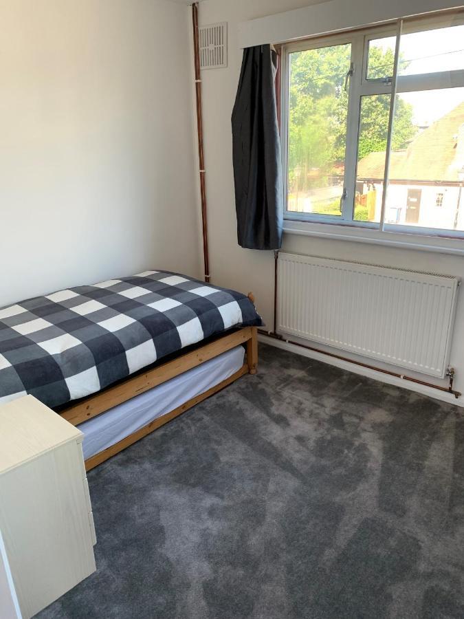 5 Bedroom House With Outdoor Space Upminster Esterno foto