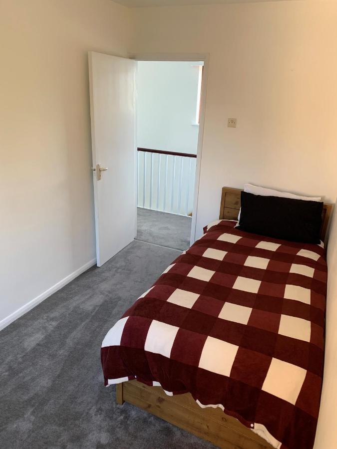 5 Bedroom House With Outdoor Space Upminster Esterno foto