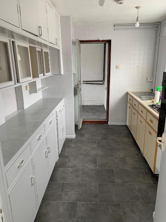 5 Bedroom House With Outdoor Space Upminster Esterno foto