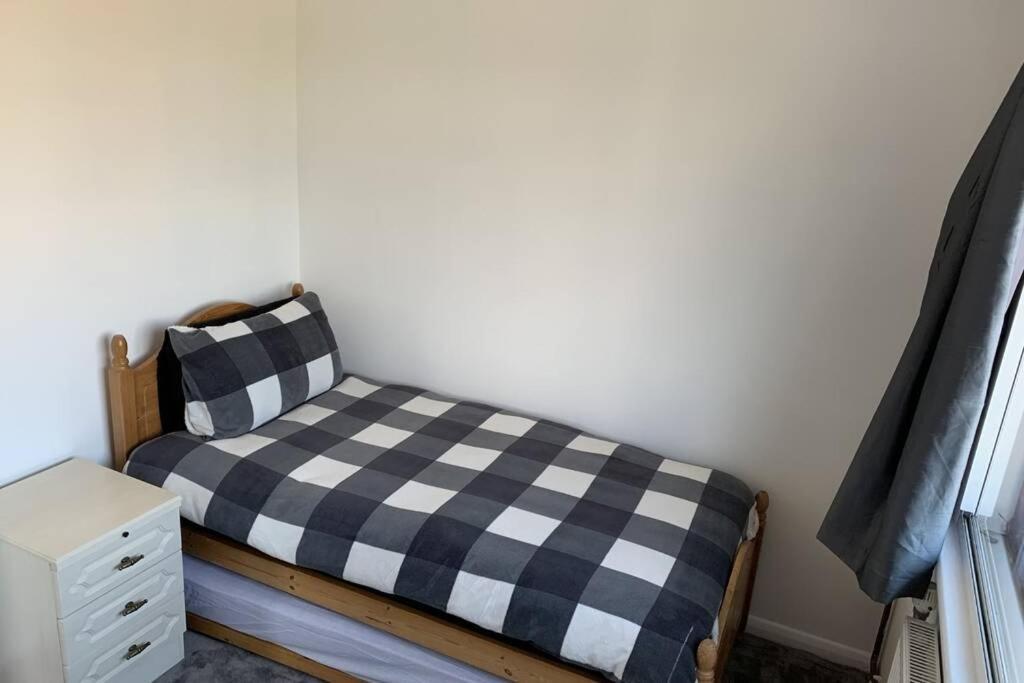5 Bedroom House With Outdoor Space Upminster Esterno foto